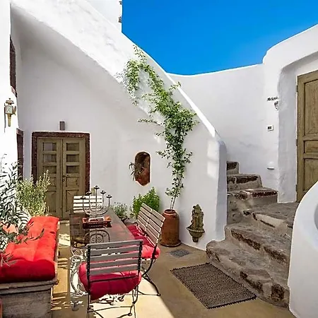 Santorini Vista Legacy Retreat - Live The History, Wake To The View *