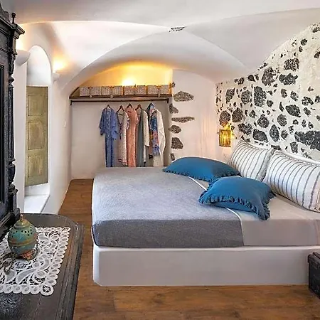Santorini Vista Legacy Retreat - Live The History, Wake To The View Ξενοδοχείο
