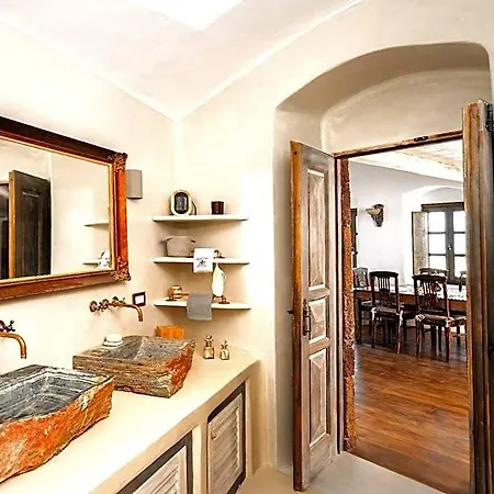 Santorini Vista Legacy Retreat - Live The History, Wake To The View Ξενοδοχείο