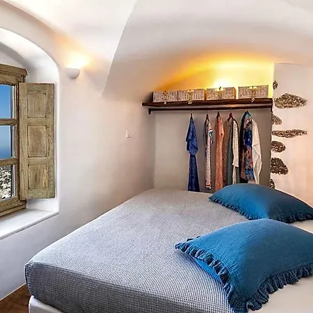 Santorini Vista Legacy Retreat - Live The History, Wake To The View Hotel *